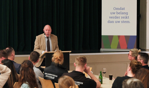 110424 Spreker Wim Anker. Hélène De Bruijn L Fotografie L 5411